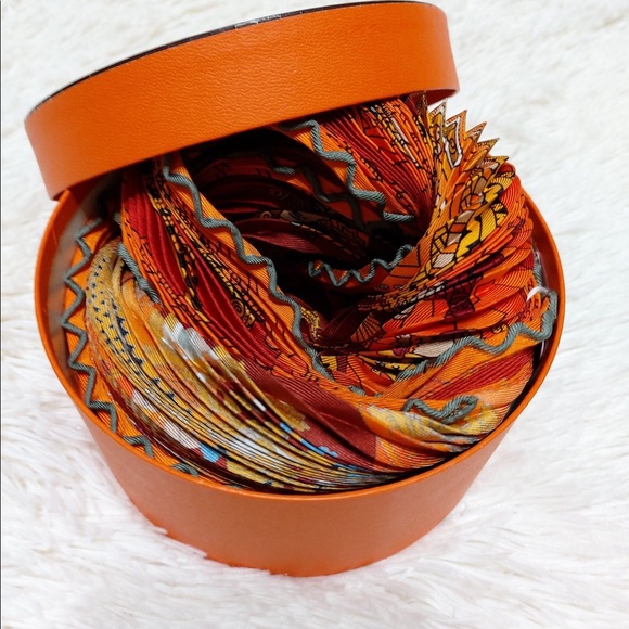 Hermes Accessories - SOLD ✅ Hermès Astres et Soleils silk Pleated scarf
